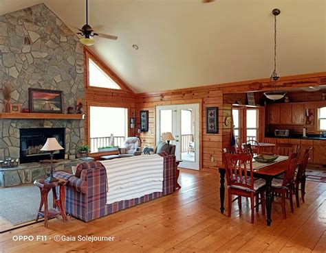 It sleeps up to 12 with 4 BRs (the 4th bedroom is locked for less than 9 guests unless requested to be open), 3 baths, 4 porches, fireplace, electric dart. . Wagonmaster ranch resort